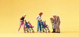 023-10493 - 1:87 - Mütter. Kinder im Kinderwagen