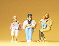023-63059 - Sitzende Eltern, Kinder