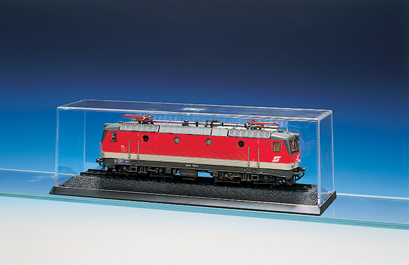 Glasklare Präsentationsbox für Modelle bis max. 220 mm