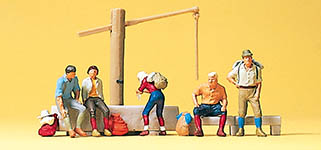 023-10441 - 1:87 - Rastende am Dorfbrunnen