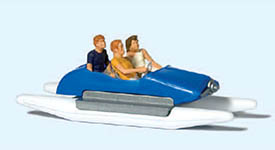 023-10682 - 1:87 - Familie im Tretboot (1)