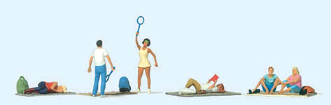 023-10697 - 1:87 - Auf dem Rasen