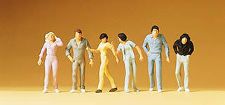 023-14001 - 1:87 - Gehende Passanten