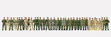 023-16543 - 1:87 - Soldaten, gehend und stehend.