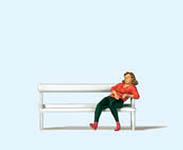 023-28226 - 1:87 - Frau auf Parkbank