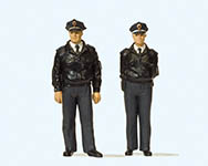023-44909 - 1:22,5 - Polizisten stehend. Blaue Uni