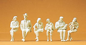 023-45179 - 1:22,5 - Sitzende Personen. 6 unbemalt