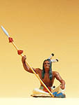 023-54618 - Indianer sitzend, mit Speer