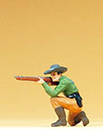 023-54801 - Cowboy kniend, mit Gewehr