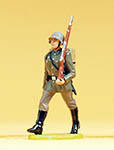 023-56054 - Soldat im Marsch, mit Tornist