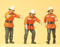 023-57563 - Feuerwehrmänner im Einsatz. B