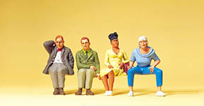 023-65350 - 1:45 - Sitzende Reisende
