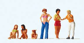 023-65358 - 1:45 - Frauen am Campingplatz