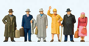 023-65366 - 1:45 - Stehende Reisende