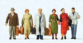 023-65367 - 1:45 - Stehende und gehende Reisende