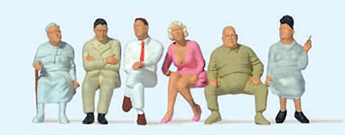 023-65500 - 1:45 - Sitzende Reisende