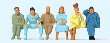 023-65501 - 1:45 - Sitzende Reisende