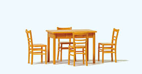 023-65809 - 1:45 - Tisch, 4 Stühle. Materialfarb