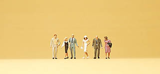 023-79047 - 1:160 - Gehende Passanten