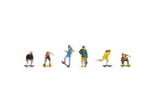  15889 - H0 - Skateboarder